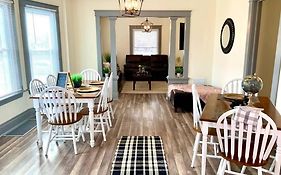 6br Retreat-great For Reunions And Getaways Minutes From Niagara Falls Holiday Home  United States